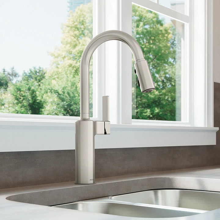 Moen - Robinet de cuisine à poignée unique et douchette extractible Nilain