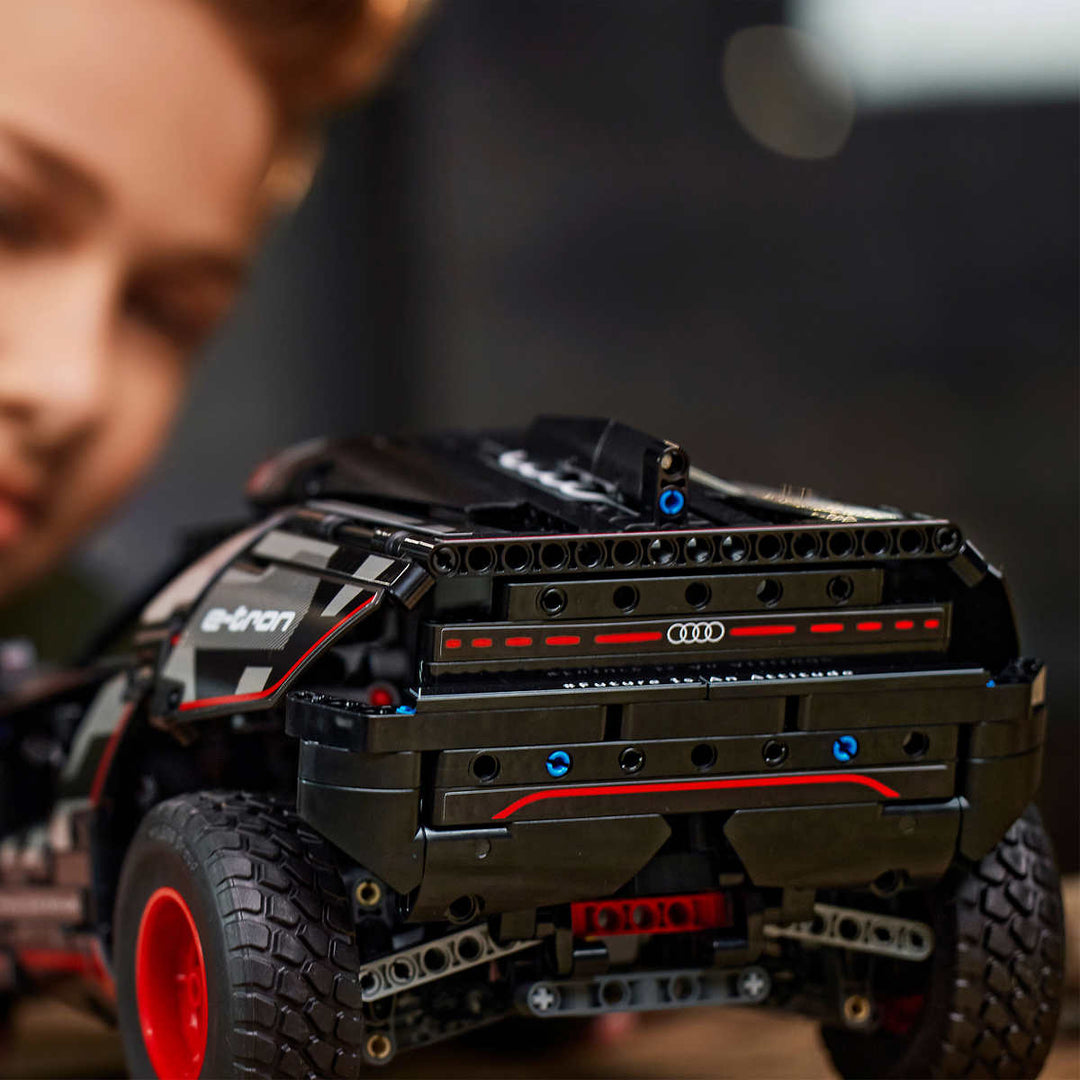 LEGO Technic - Audi RS Q e-tron - 42160